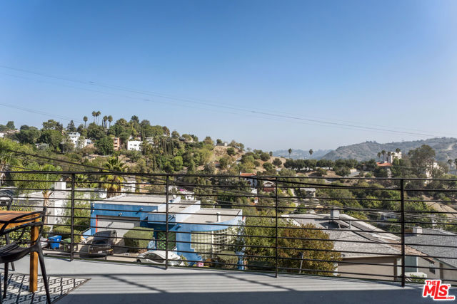 4691 Glenalbyn Drive, Los Angeles CA: https://media.crmls.org/mediaz/5222953d-c26f-400f-91e6-a3d109825187.jpg