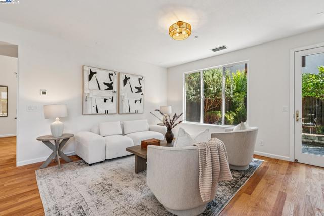 5929 Linwood Cmn, Livermore CA: https://media.crmls.org/mediaz/52232489-780b-42a8-8c57-978a079160bf.jpg