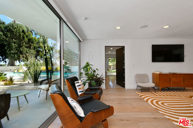 20150 Delita Drive, Woodland Hills CA: https://media.crmls.org/mediaz/522326e4-48b2-44a7-b70b-d99e96e70781.jpg