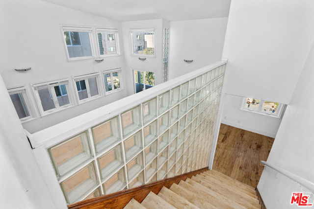 20 Quarterdeck Street, Marina del Rey CA: https://media.crmls.org/mediaz/52233de3-55fc-403c-8241-088e59253b11.jpg