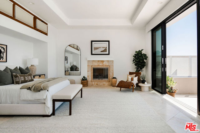 26520 Latigo Shore Drive, Malibu CA: https://media.crmls.org/mediaz/522388ac-e3bd-4587-9ba0-6e220b284e2d.jpg