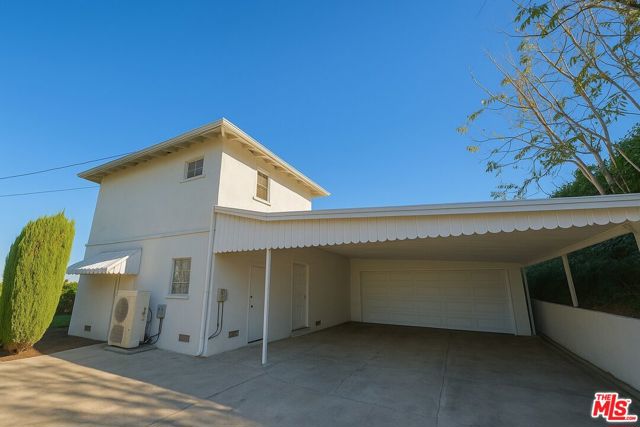 3641 Sunswept Drive, Studio City CA: https://media.crmls.org/mediaz/5223ad69-5207-416b-a188-79e8adedeb00.jpg