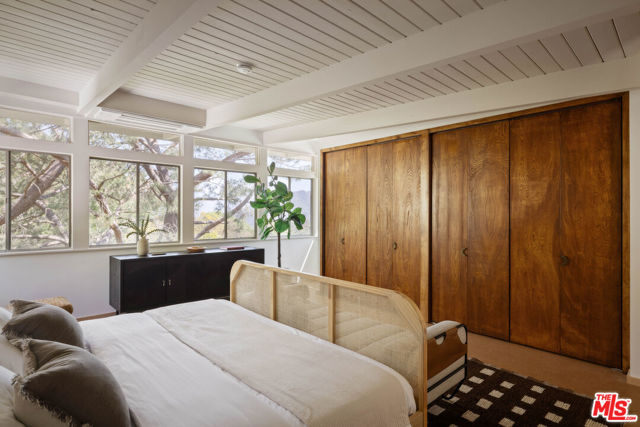 7349 Pacific View Drive, Los Angeles CA: https://media.crmls.org/mediaz/5223d8de-bdd0-4f4b-a845-db571963ebc3.jpg