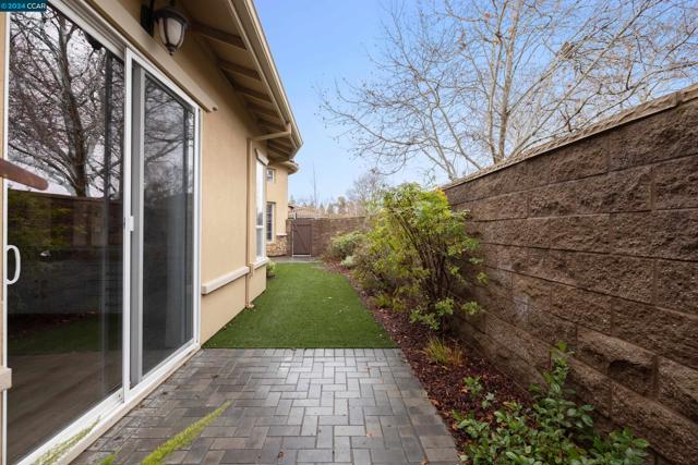 8702 Pasatiempo Circle, Roseville CA: https://media.crmls.org/mediaz/52241e81-ba35-4644-89ec-3362ce01fab8.jpg