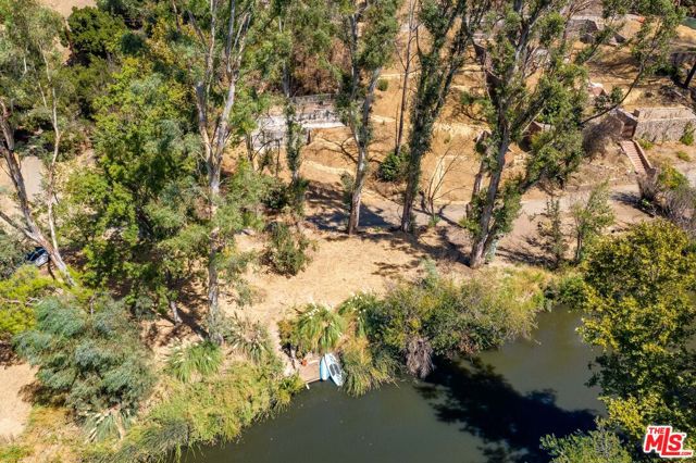 2344 Laguna Circle Drive, Agoura CA: https://media.crmls.org/mediaz/5224a072-6c9e-4d96-8fd5-4803ba74c4cc.jpg