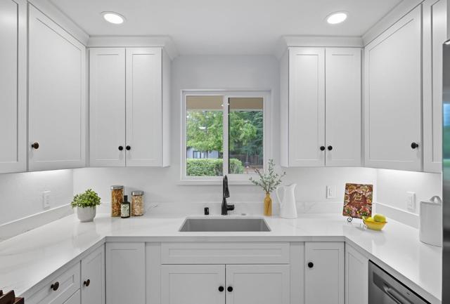 771 Sunshine Drive, Los Altos CA: https://media.crmls.org/mediaz/5224f770-311b-49be-be01-db7167ca79d2.jpg