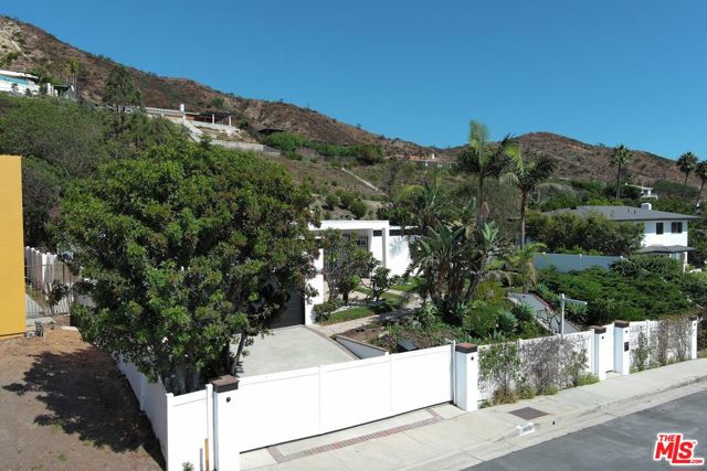 Drew Fenton | 18073 Sandy Cape Drive Pacific Palisades CA | MLS: 7432418