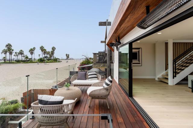 2623 Ocean Front Walk, San Diego CA: https://media.crmls.org/mediaz/522513fd-ea02-44e6-92af-c855e82dc92d.jpg