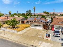 1868 Crinan Drive, San Jose CA: https://media.crmls.org/mediaz/52252729-93bd-4ab9-86c4-95ae848e7b6b.jpg