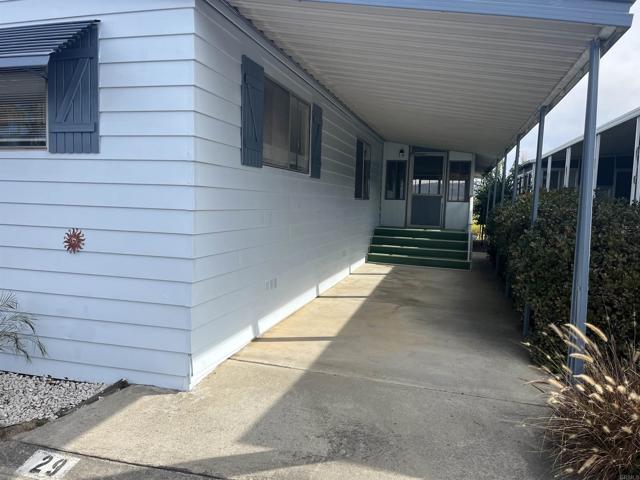 3535 Linda Vista Drive, San Marcos CA: https://media.crmls.org/mediaz/522596a7-9989-4307-b380-fdfd3d2dd0a2.jpg