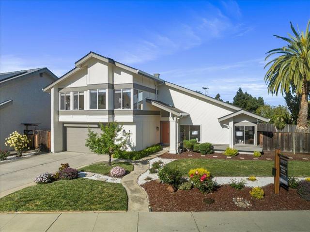 1028 Tuscany Place, Cupertino CA: https://media.crmls.org/mediaz/5225a1d6-13eb-466e-894a-9a29ffbb4981.jpg