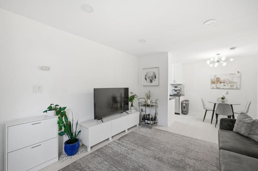 408 Boardwalk Avenue #1