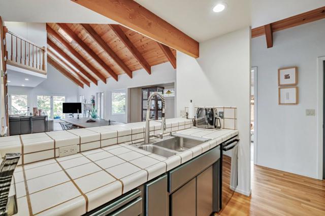 135 Seabreeze Place, Aptos CA: https://media.crmls.org/mediaz/5226c11f-f38c-4fbc-9fd5-d2c3a95e73f8.jpg