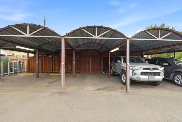 1501 37th Avenue, Oakland CA: https://media.crmls.org/mediaz/5226e13a-d3f5-42f4-a7b6-cf938bbf74be.jpg