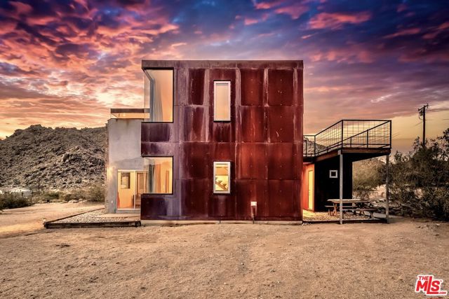 63131 Rocking Chair Road, Joshua Tree CA: https://media.crmls.org/mediaz/5227afb6-a151-44d8-9502-582787d2df9f.jpg