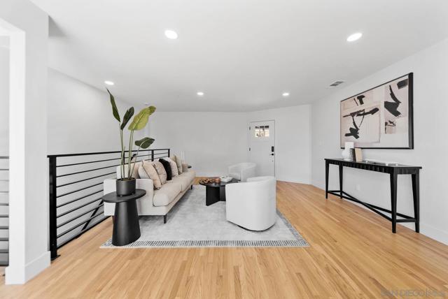 198 Croydon Ln, El Cajon CA: https://media.crmls.org/mediaz/5227cb08-1669-4f7a-806c-2d566670cb4e.jpg