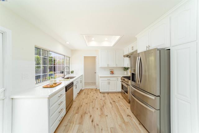 709 Covina Way, Fremont CA: https://media.crmls.org/mediaz/5227e826-6409-4402-bfaa-8aa1a4335001.jpg
