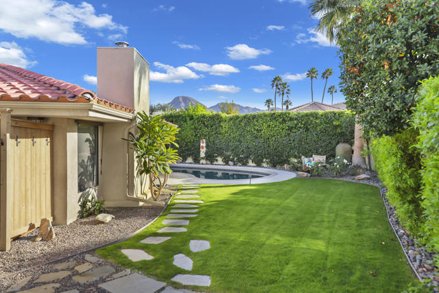 45385 Taos, Indian Wells CA: https://media.crmls.org/mediaz/5228114e-acc6-443c-9e16-8b0b860f30d8.jpg