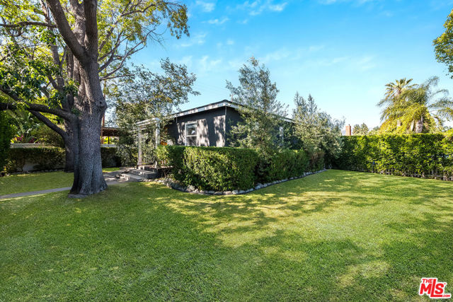1100 N Ontario Street, Burbank CA: https://media.crmls.org/mediaz/5228696b-6573-46e9-8ea0-00ffb7d78eae.jpg