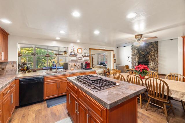 44500 Parkmeadow Drive, Fremont CA: https://media.crmls.org/mediaz/5228c709-afa4-474c-afe5-ae080f9ca08a.jpg