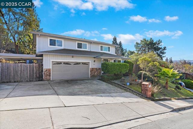 207 Midway Dr, Martinez CA: https://media.crmls.org/mediaz/52293113-f6b6-4fa1-b405-b7b54773e259.jpg
