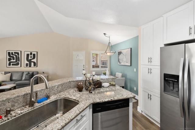 11320 Camino Playa Cancun, San Diego CA: https://media.crmls.org/mediaz/52296098-bb9a-4602-9417-feac17e24179.jpg
