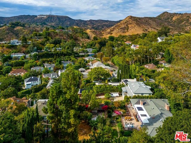 2541 Park Oak Drive, Los Angeles CA: https://media.crmls.org/mediaz/52296263-6fef-421d-bfb4-da8580a705d5.jpg