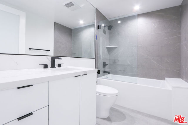 11800 Courtleigh Drive, Los Angeles CA: https://media.crmls.org/mediaz/52297d10-0321-44c7-9d61-5d8531a8b7a9.jpg