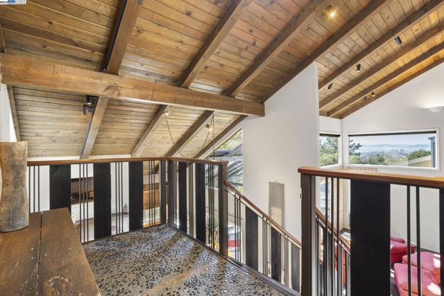 3 Abbott Way, Piedmont CA: https://media.crmls.org/mediaz/52297d19-abe7-41a6-be0e-38bcded102d8.jpg