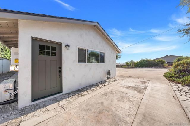 10183 Madrid Way, Spring Valley CA: https://media.crmls.org/mediaz/52298c83-1a16-481a-b8d3-50a3c94a24e9.jpg