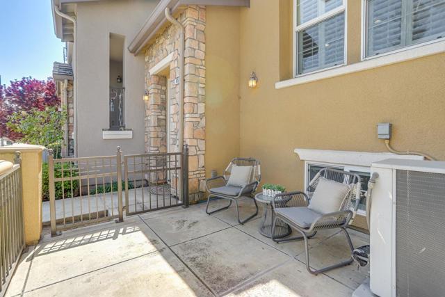 859 N King Road, San Jose CA: https://media.crmls.org/mediaz/522a2eb8-0e84-4920-8286-853962806af3.jpg