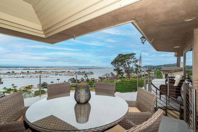Detail Gallery Image 18 of 41 For 621 San Elijo St, San Diego,  CA 92106 - 4 Beds | 5/2 Baths