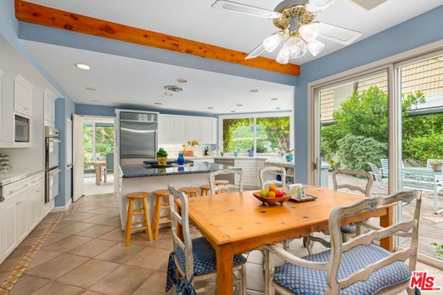 17152 Avenida De Santa Ynez, Pacific Palisades CA: https://media.crmls.org/mediaz/522af1fa-7fd9-4b9b-9eb2-cedd254b98e1.jpg
