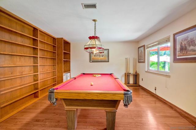 2183 Lundy Lake Dr, Escondido CA: https://media.crmls.org/mediaz/522af31a-63db-496c-9d63-4e5117b9a707.jpg