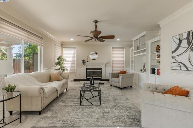 261 Kelley Mist Ct, Tracy CA: https://media.crmls.org/mediaz/522b5064-17a0-43b4-9a19-c233cb1704ce.jpg