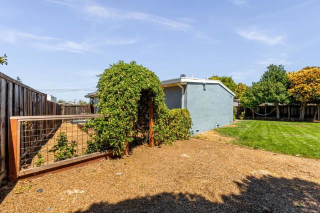 49 Gresel Street, Hayward CA: https://media.crmls.org/mediaz/522b52c7-9228-4d94-a2e7-93614ae36044.jpg