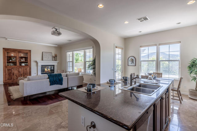 219 Via Rebecca, Thousand Oaks CA: https://media.crmls.org/mediaz/522bcd78-1672-4577-84f2-57aea02d8ab4.jpg