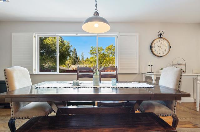 166 Ramona Rd, Danville CA: https://media.crmls.org/mediaz/522c3a74-5289-4aeb-8f98-fb0ebdbe6e77.jpg