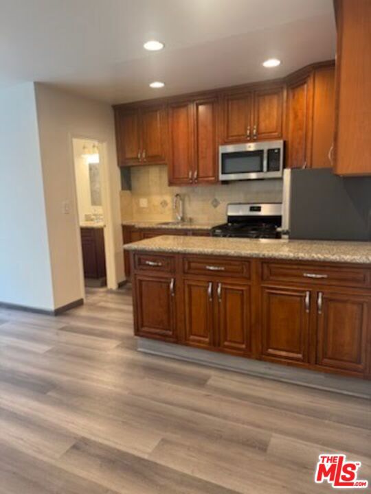 137 S Crescent Drive, Beverly Hills CA: https://media.crmls.org/mediaz/522c4a3c-2e5b-47bc-b17c-73931b7197a2.jpg