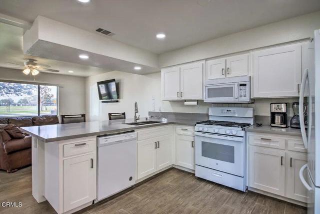 Detail Gallery Image 7 of 30 For 12012 Handel Ave #2,  Bakersfield,  CA 93312 - 3 Beds | 2/1 Baths