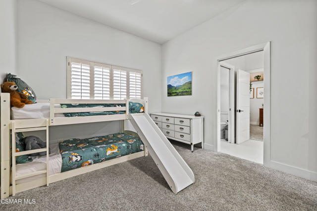 911 Vivian Circle, Newbury Park CA: https://media.crmls.org/mediaz/522c88cc-03c4-4cf1-bdab-731fca0a246b.jpg