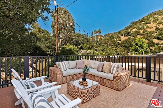 9924 Westwanda Drive photo 2