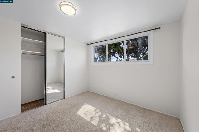 30450 Oakmont Way, Hayward CA: https://media.crmls.org/mediaz/522cc202-56f8-4e74-83ee-7cadd7f1280a.jpg