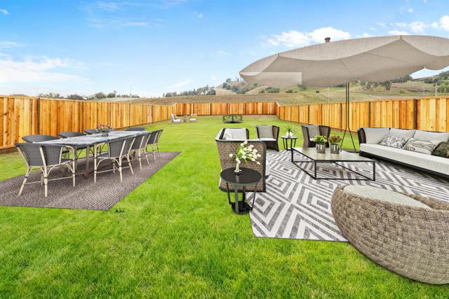 425 Maria Drive, Hollister CA: https://media.crmls.org/mediaz/522cd1d3-2d0d-4b00-8829-bcdff2e9cf98.jpg