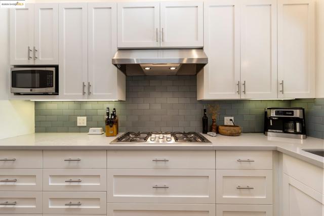 2041 Hidden Valley Dr, Santa Rosa CA: https://media.crmls.org/mediaz/522d3c90-1d22-4c14-9c81-e001de2667dd.jpg
