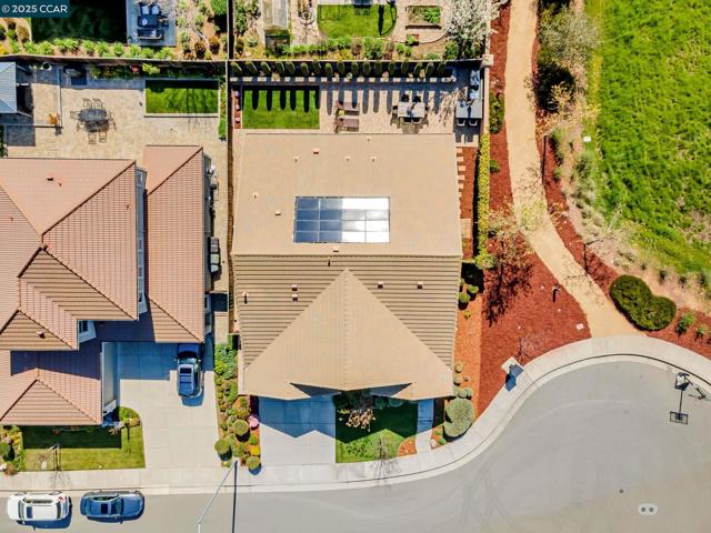 190 Pasilla Ct, Morgan Hill CA: https://media.crmls.org/mediaz/522de453-5a4d-4ba4-9b64-b6b21a9a0e0c.jpg