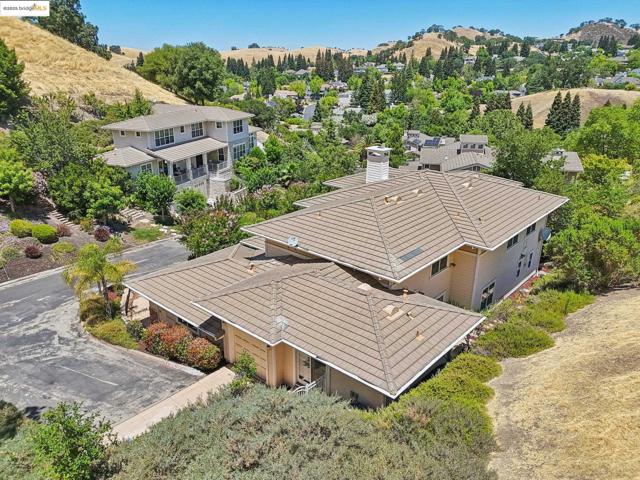 125 Mystic Pl, Alamo CA: https://media.crmls.org/mediaz/522de97e-302f-427d-9113-c66ff41cb57e.jpg