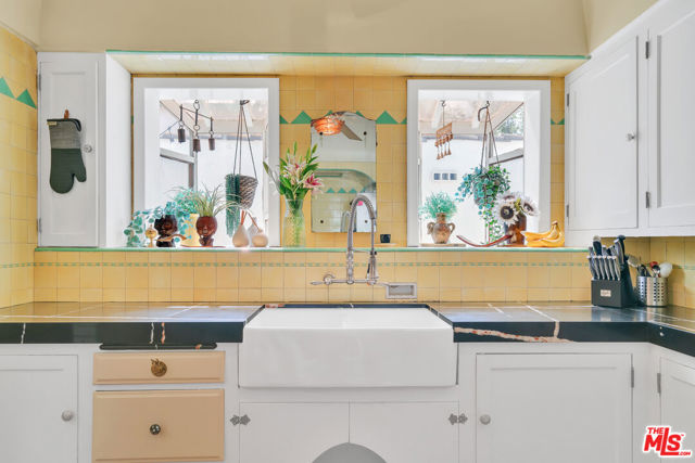 4183 6th Avenue, Los Angeles CA: https://media.crmls.org/mediaz/522eb14a-bcf0-4991-ab37-ad8b48b854ee.jpg