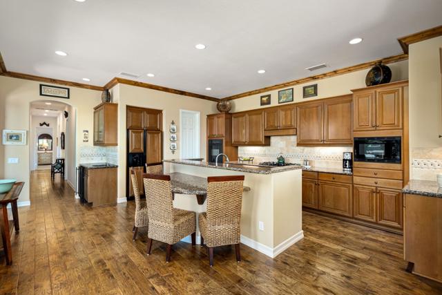 326 Loch Lomond Road, Rancho Mirage CA: https://media.crmls.org/mediaz/522f43f1-8684-4626-b708-a4d2917a31e5.jpg