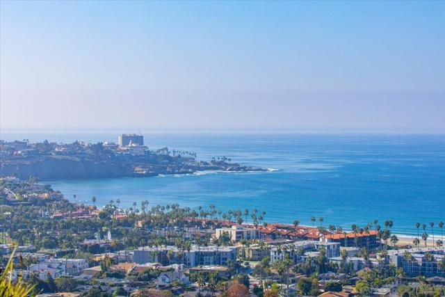 8294 Prestwick Dr, La Jolla CA: https://media.crmls.org/mediaz/522f5bc9-6278-46bb-ab94-1e34174c72e2.jpg